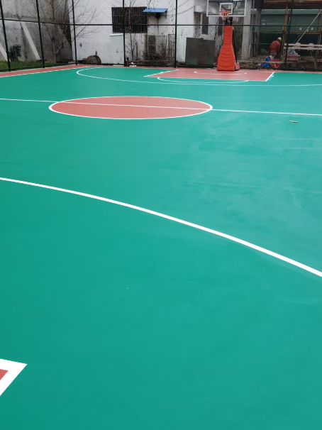 石屏 球场长期使用易出现地面开裂
